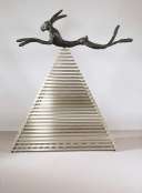 Barry Flanagan, Hells Bells, 2005, bronze on steel base, 253 kg / 556 1bs, edition of 8 plus 3 artist’s casts, 242 x 220 x 67 cm. Courtesy Waddington Galleries, London. Barry Flanagan, Hells Bells, 2005, bronze on steel base, 253 kg / 556 1bs, edition of 8 plus 3 artist’s casts, 242 x 220 x 67 cm. Courtesy Waddington Galleries, London.