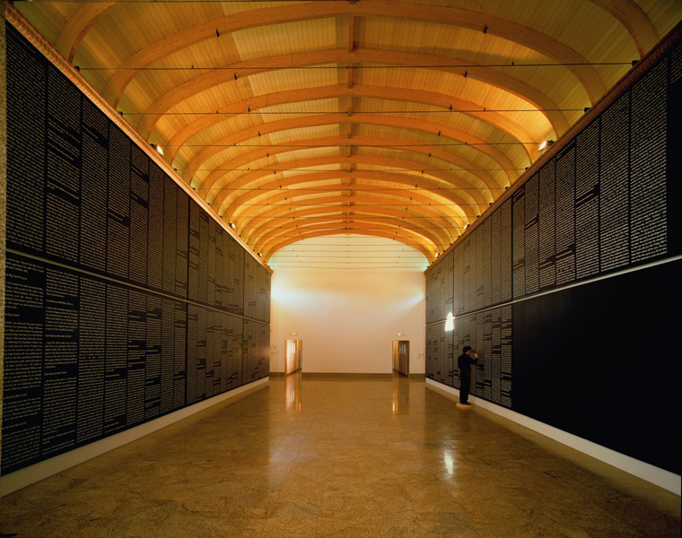 Shane Cullen, Fragmens sur les Institutions IV, 1993 -1997, Painted text; Acrtlic on 96 styrofoam panels, 12 blocks of 8 panels, each block 251 x 480 x 6 cm, Collection Irish Museum of Modern Art