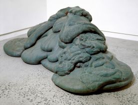 Lynda Benglis, Eat Meat, 1969-75, Bronze, 61 x 203 x 137 cm, Courtesy Cheim & Read, New York, Art © Lynda Benglis/Licensed by VAGA, New York, NY