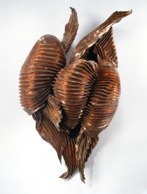 Lynda Benglis, Panhard, 1989, Copper over stainless steel mesh, 182.9 x 99.1 x 45.7 cm, Courtesy Cheim & Read, New York, Art © Lynda Benglis/Licensed by VAGA, New York, NY
