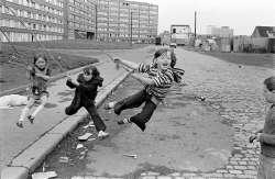 Chris Steele-Perkins, Outside Divis Flats, West Belfast, 1978, Courtesy Magnum Photos Chris Steele-Perkins, Outside Divis Flats, West Belfast, 1978, Courtesy Magnum Photos
